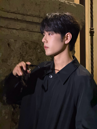 #日常见肖战# 留一抹鲜活侧影风华@肖战 ​​​