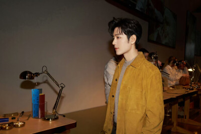 全球品牌代言人@肖战 出席#TODS2026秋冬系列时装秀#。匠心流转于隽永风格与工匠指尖，一起欣赏@TODS 创意总监Matteo Tamburini的全新演绎。#ItalianSignature# ​​​