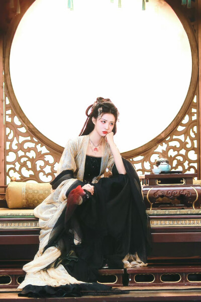 - 王楚然/ 庾晚音 。
#剧集成何体统# ​​​