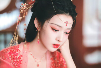 - 王楚然/ 庾晚音 。
#剧集成何体统# ​​​