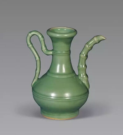 明早期  龙泉窑仿竹节执壶  
观复博物馆藏
