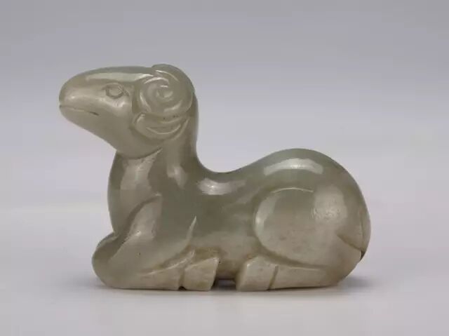 元代  青玉卧羊
观复博物馆藏  
