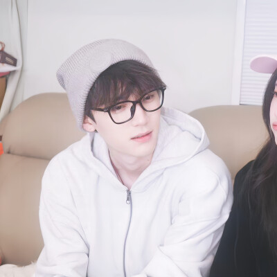 江湖夜雨十年灯
周翊然·包上恩