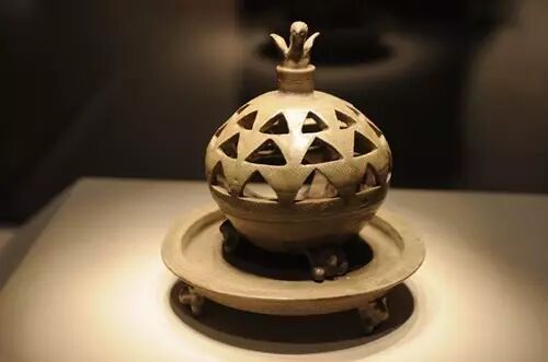 西晋  青瓷香薰
中国国家博物馆藏
