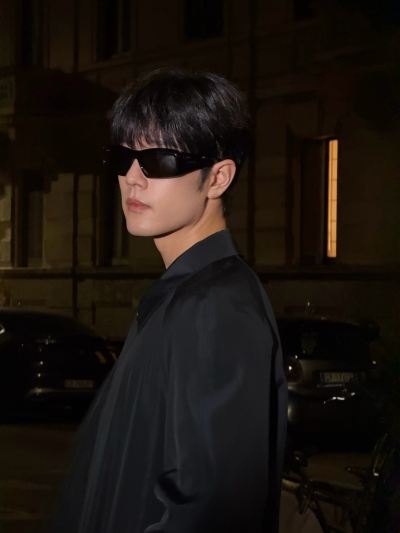 #日常见肖战# 留一抹鲜活侧影风华@肖战 ​​​