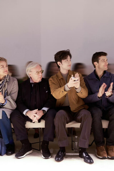 全球品牌代言人@肖战 出席#TODS2026秋冬系列时装秀#。匠心流转于隽永风格与工匠指尖，一起欣赏@TODS 创意总监Matteo Tamburini的全新演绎。#ItalianSignature# ​​​