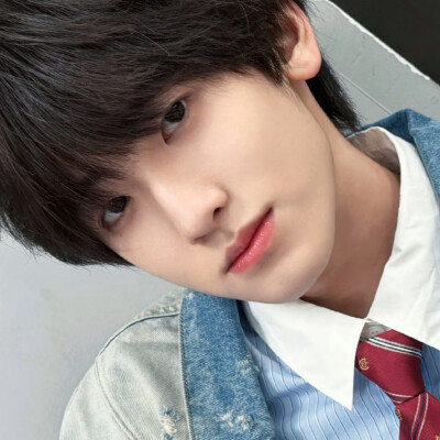 这应该是剪头发前的最后一组库存吧（第三张上方有三角形是因为我把第二张调整了一下角度，不过请放心已试过不影响上头）