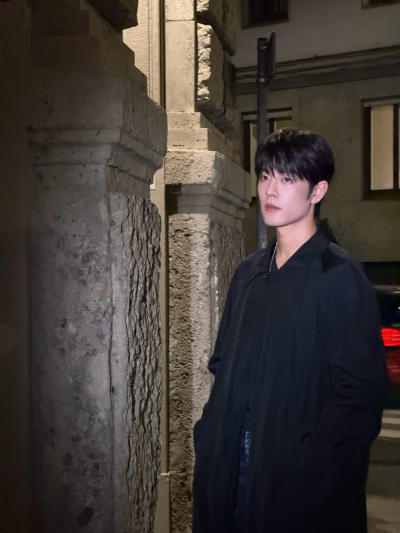 #日常见肖战# 留一抹鲜活侧影风华@肖战 ​​​