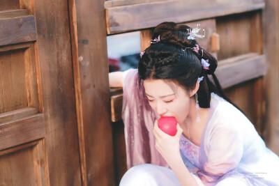 - 王楚然/ 庾晚音 。
#剧集成何体统# ​​​