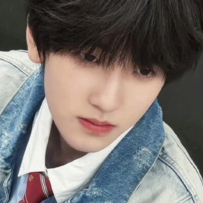 这应该是剪头发前的最后一组库存吧（第三张上方有三角形是因为我把第二张调整了一下角度，不过请放心已试过不影响上头）