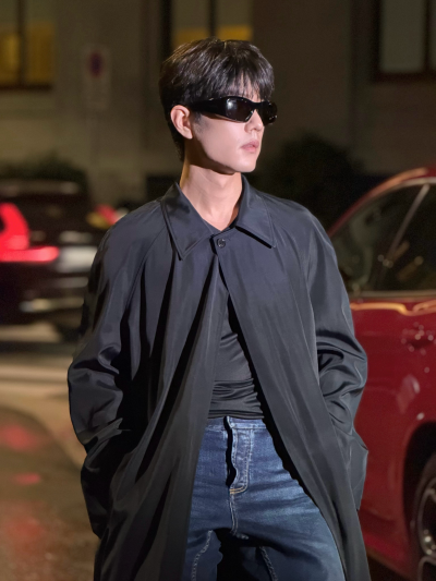 #日常见肖战# 留一抹鲜活侧影风华@肖战 ​​​