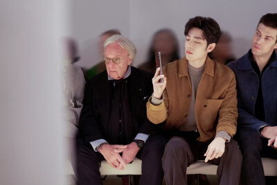 全球品牌代言人@肖战 出席#TODS2026秋冬系列时装秀#。匠心流转于隽永风格与工匠指尖，一起欣赏@TODS 创意总监Matteo Tamburini的全新演绎。#ItalianSignature# ​​​