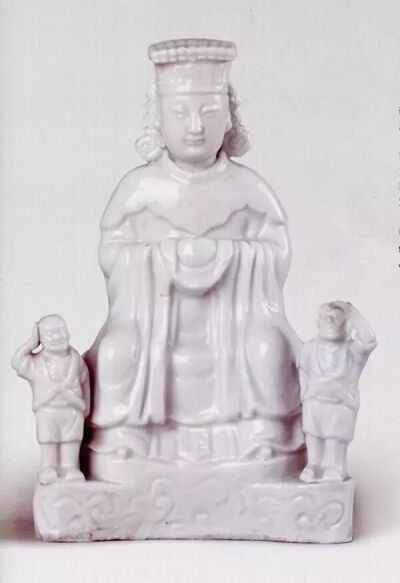 明代  德化窑妈祖坐像 
福建博物院藏
