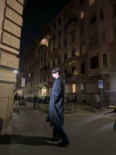 #日常见肖战# 留一抹鲜活侧影风华@肖战 ​​​