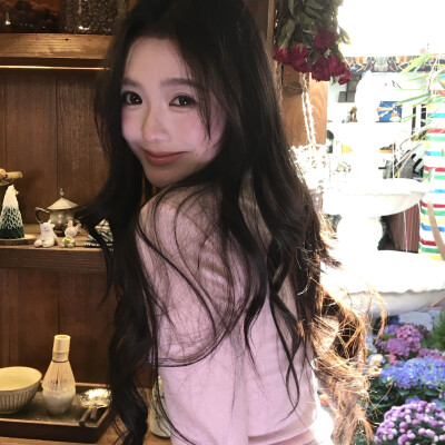 凌晨的海 难言的爱.
侵权删