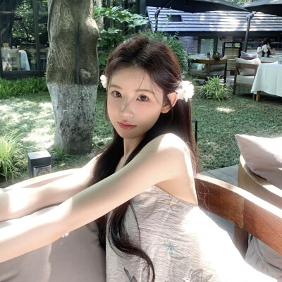 凌晨的海 难言的爱.
侵权删