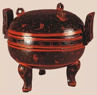西汉 云纹漆鼎 
湖南省长沙马王堆汉墓出土
湖南省博物馆藏
