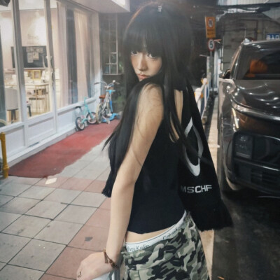 幸福像雨滴滑过玻璃 痛苦像雨痕长久不消