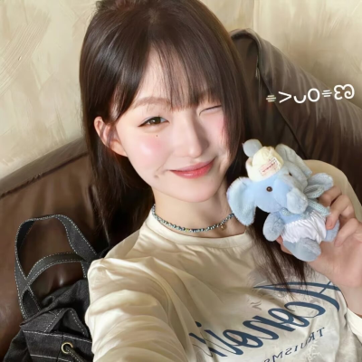 凌晨的海 难言的爱.
侵权删