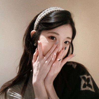 凌晨的海 难言的爱.
侵权删