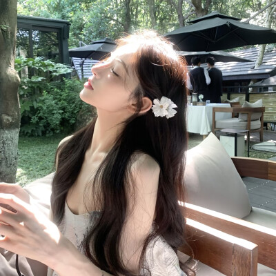 凌晨的海 难言的爱.
侵权删