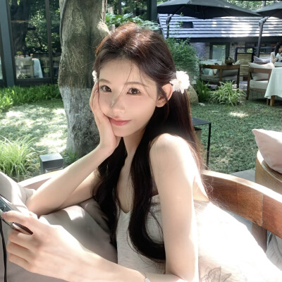 凌晨的海 难言的爱.
侵权删