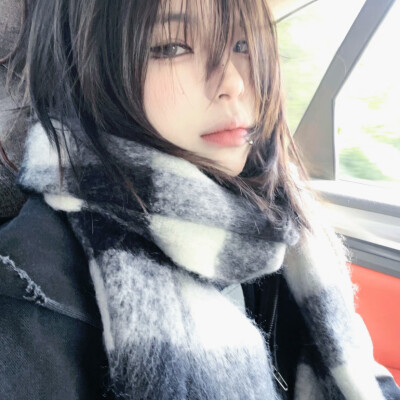 幸福像雨滴滑过玻璃 痛苦像雨痕长久不消