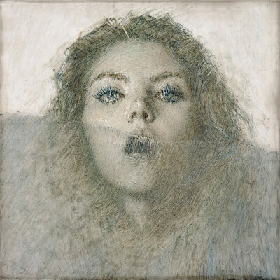 丹尼尔·比尔梅斯，这位在洛杉矶挥洒灵感的当代画家，总在画布上玩着奇妙的平衡术。他把现实主义揉进象征与抽象的漩涡，用指尖摩挲出的质感与眉目流转的神情，将寻常日子与奇幻想象织成同一片锦缎。他的画里，既有破…