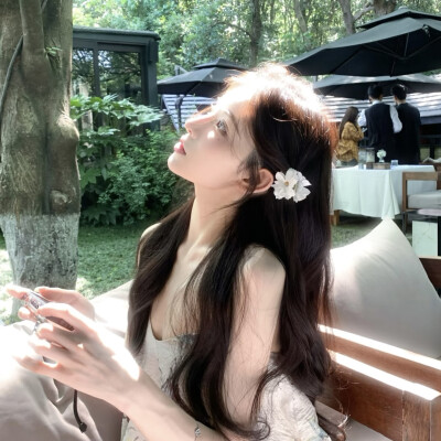 凌晨的海 难言的爱.
侵权删