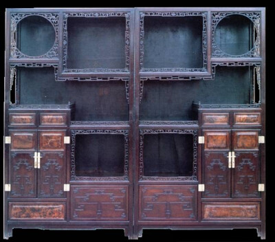 清代  鸡翅木嵌瘿木多宝格
观复博物馆藏
