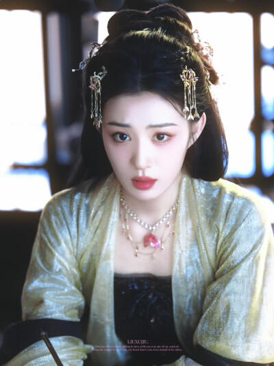 - 王楚然/ 庾晚音 。
#剧集成何体统# ​​​