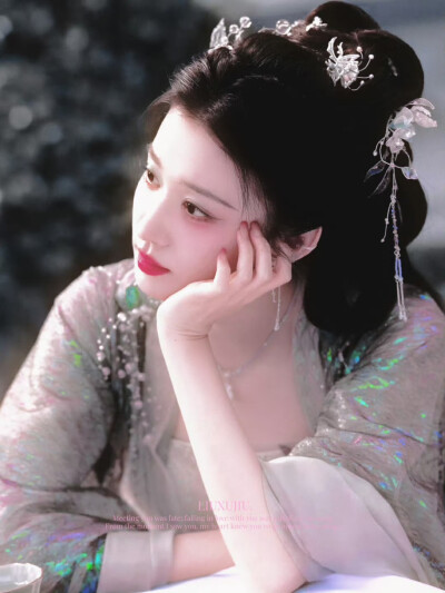 - 王楚然/ 庾晚音 。
#剧集成何体统# ​​​