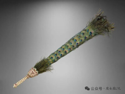 蝇刷子，十七世纪末或十八世纪初，玉石、红宝石、金银、孔雀羽毛和柳条木，卢浮宫