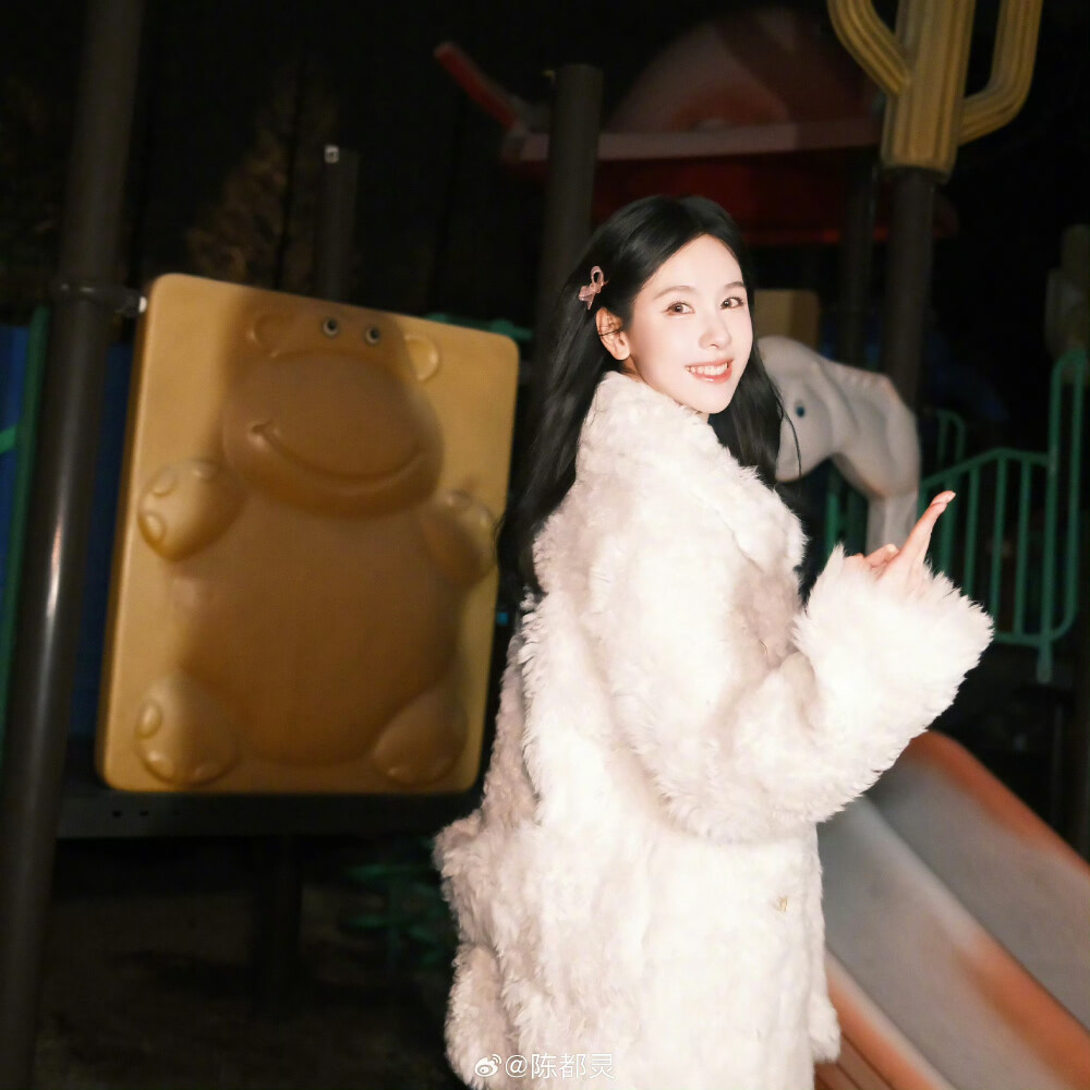 陈都灵
