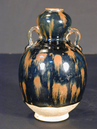 金代 磁州窑铁锈斑葫芦 
观复博物馆藏
