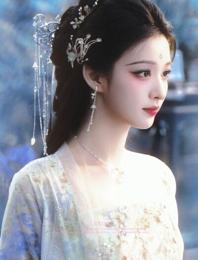 - 王楚然/ 庾晚音 。
#剧集成何体统# ​​​