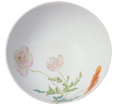 清雍正 粉彩过枝花卉纹碗