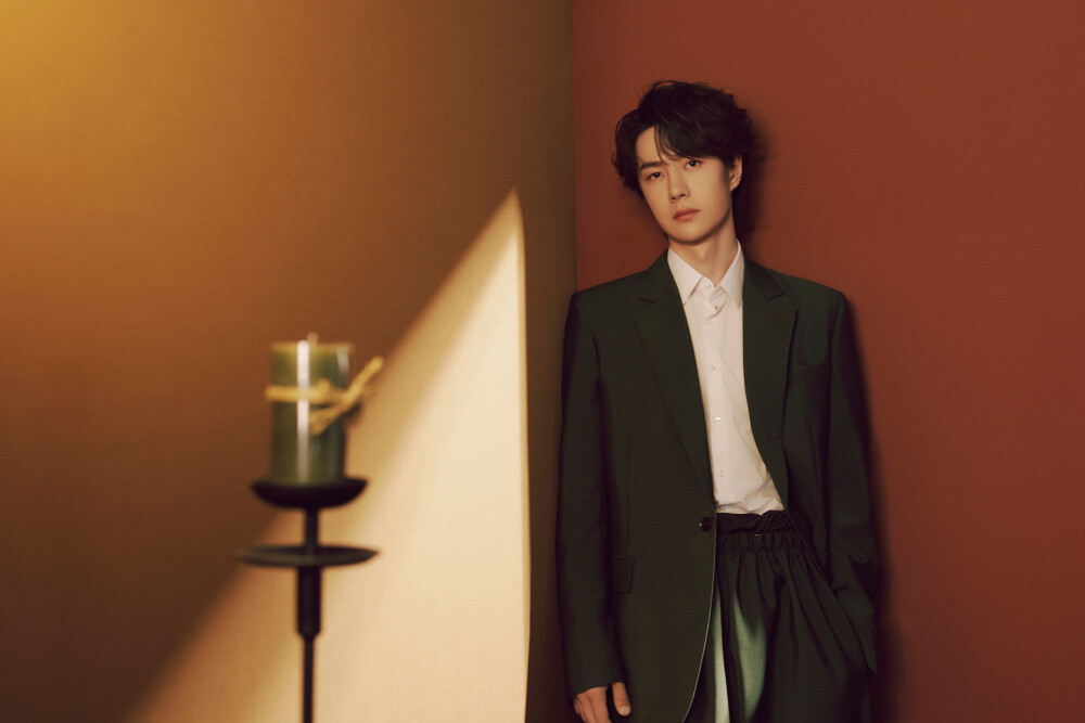 YIBO-OFFICIAL：
#YIBO MOMENT#
正月十五，元宵佳节✨
灯火可亲，阖家圆满，好运连绵！
祝大家元宵节快乐！@UNIQ-王一博 ​​​