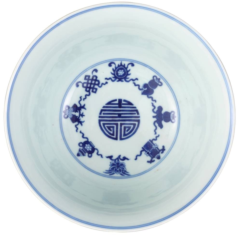 清嘉庆 青花缠枝莲八吉祥纹“万寿无疆”碗