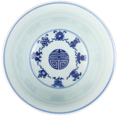 清嘉庆 青花缠枝莲八吉祥纹“万寿无疆”碗