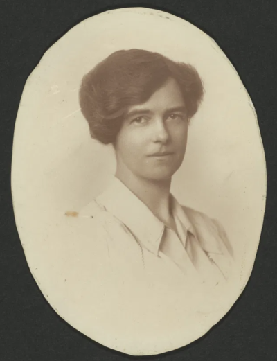 西奥多拉·博桑奎特像。