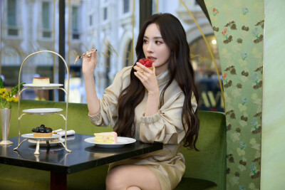 杨幂/Prada全球品牌代言人