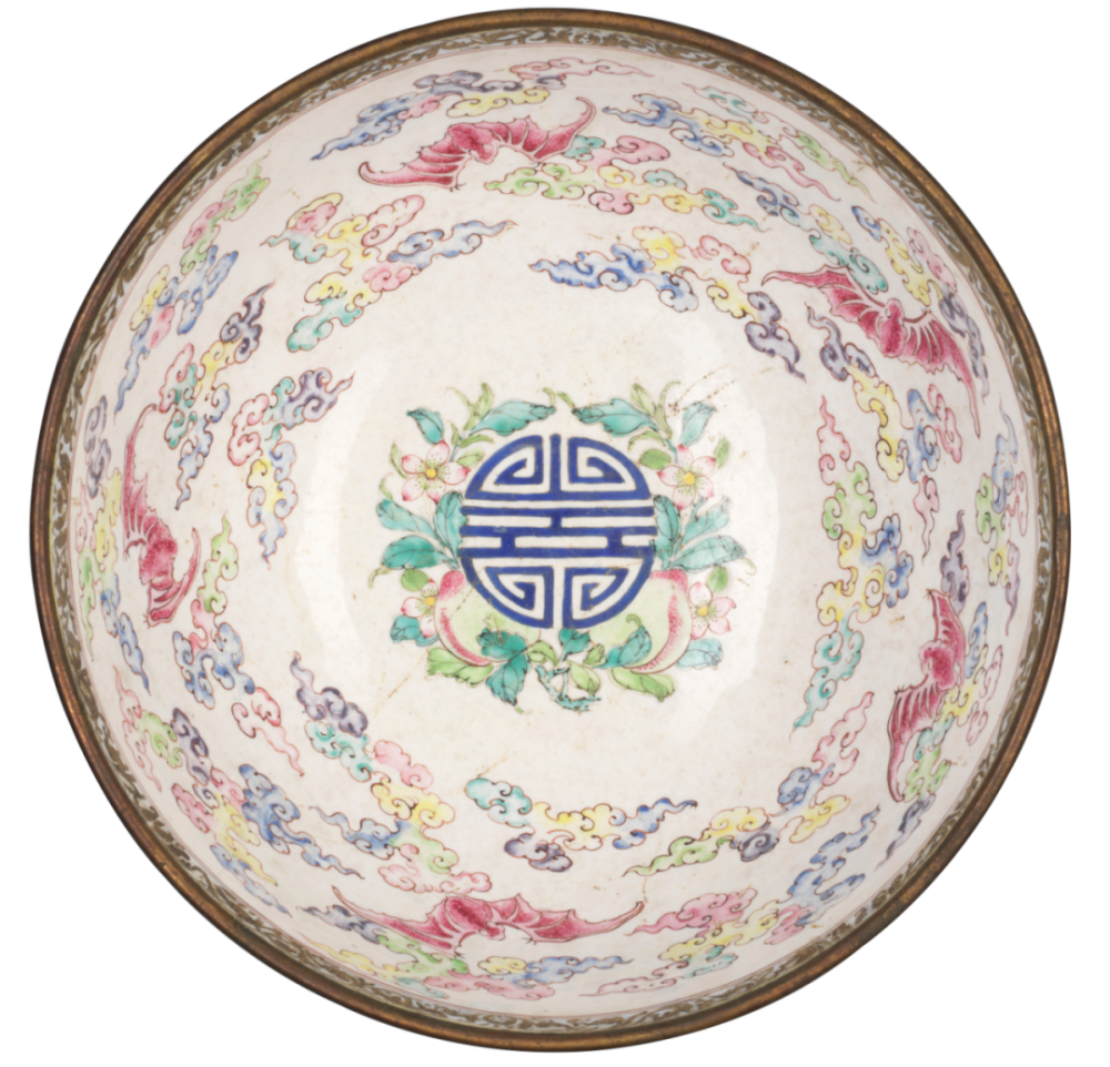 清 画珐琅黄地寿字缠枝花卉蝙蝠纹碗