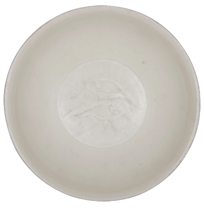 北宋 定窑白釉刻划花海水双鱼纹浅碗