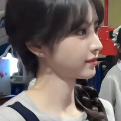 落地陌生的机场带一点桔梗味