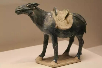 唐   三彩蓝釉驴
中国国家博物馆藏
