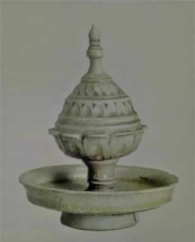 隋代  青釉薰炉
河南省博物院藏
