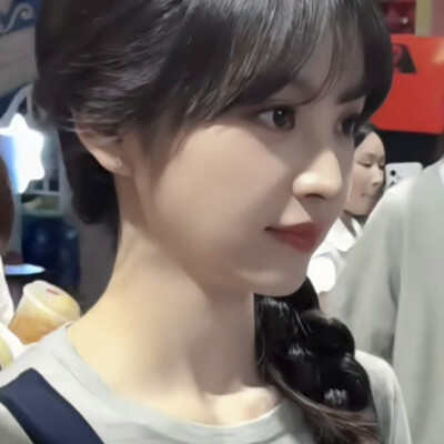 落地陌生的机场带一点桔梗味