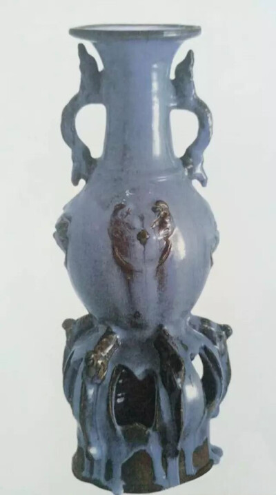 元代  钧窑天蓝釉贴花连座瓶  
中国国家博物馆藏
