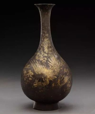 元代  银鎏金錾刻云凤纹玉壶春瓶  何刚捐赠
北京故宫博物院藏
